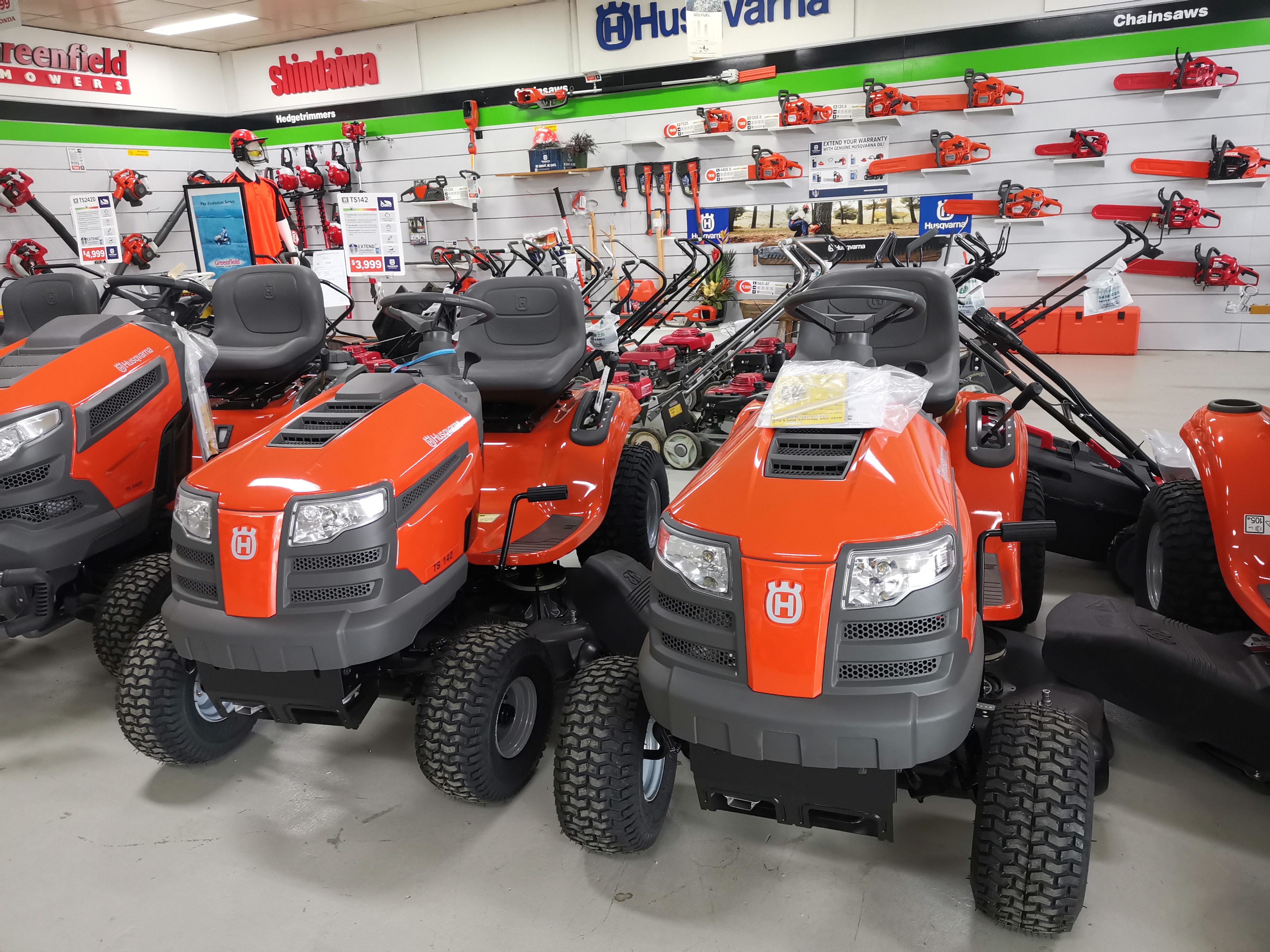 ts142 Husqvarna TS 142 Garden Tractors